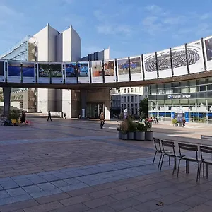 https://charming-europarlament-resedence.brusselshotelsbook.com